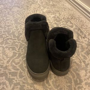 NWT Cougar fur boots